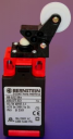 BERNSTEIN I88 LIMIT SWITCH TOP PUSH - ROLLER LEVER TYPE ANGLED DIA 22x5mm 1NO 1NC SNAP *** being replaced by IN65 608-3000-261 ***